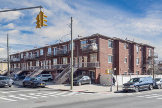 241 Bay 34th St in Brooklyn, NY - Foto de edificio - Building Photo