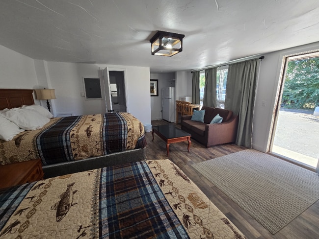346 W Kansas St in Spearfish, SD - Building Photo - Building Photo