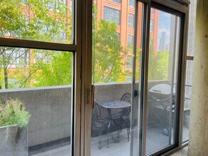 939 W Huron St in Chicago, IL - Building Photo - Building Photo