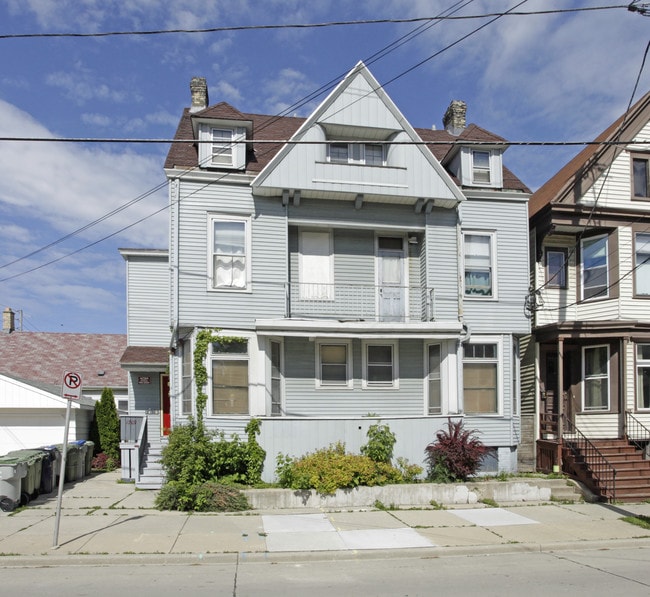 1709 N Marshall St in Milwaukee, WI - Foto de edificio - Building Photo