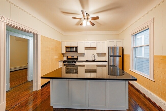 118 White St in Boston, MA - Building Photo - Building Photo