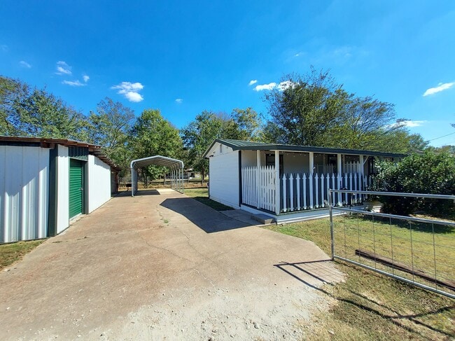 property at 604 Mayflower Ln