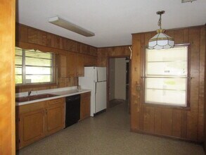 1103 E Barnard St in Glennville, GA - Foto de edificio - Building Photo