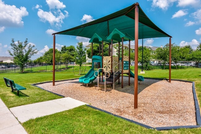 Shadow Ridge Apartment Homes in Round Rock, TX - Foto de edificio - Building Photo