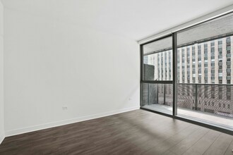 210 W Hubbard St in Chicago, IL - Building Photo - Building Photo