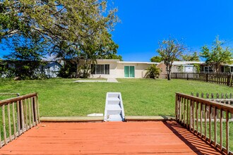 1588 Eunice Ln in Clearwater, FL - Building Photo - Building Photo