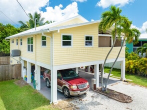 29283 Coconut Palm Dr in Big Pine Key, FL - Building Photo - Building Photo