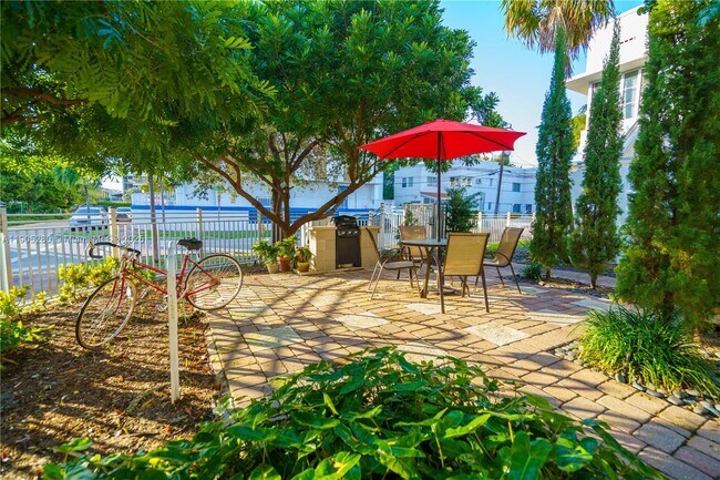 property at 2425 Flamingo Pl