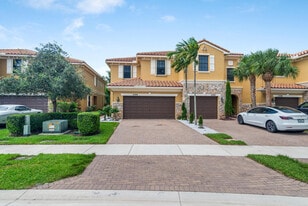 10384 Wellington Parc Dr in Wellington, FL - Building Photo