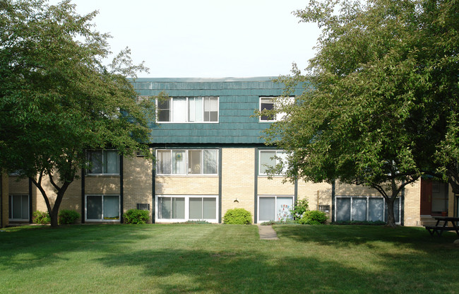 Evergreene Apartments in Osseo, MN - Building Photo - Building Photo