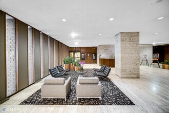 6033 N Sheridan Rd in Chicago, IL - Building Photo - Building Photo