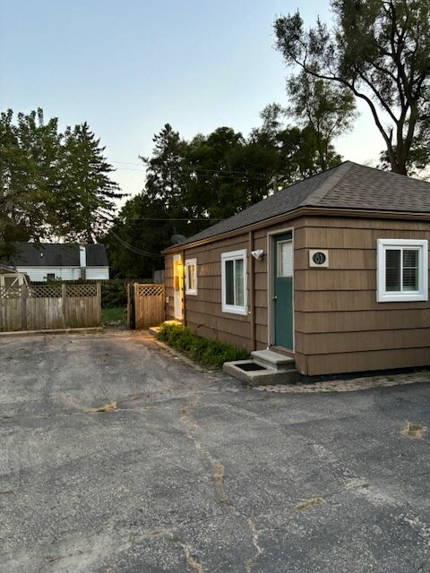 83 Longfellow Rd in Whitmore Lake, MI - Building Photo