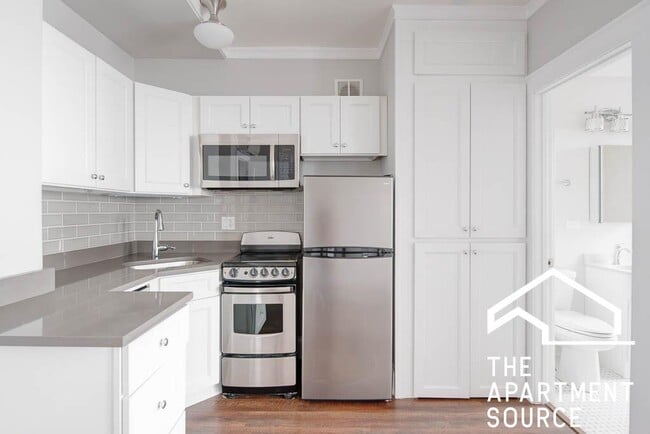 property at 817 W Lakeside Pl