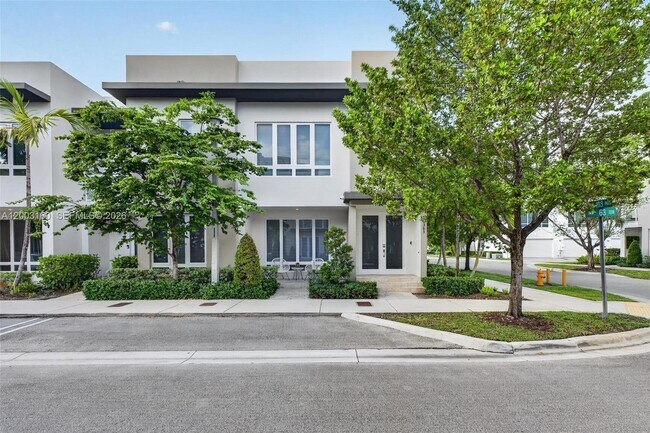 10363 NW 63rd Terrace in Doral, FL - Building Photo - Building Photo