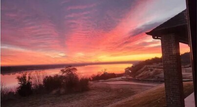 7109 Lake Village Ct in Granbury, TX - Building Photo - Building Photo