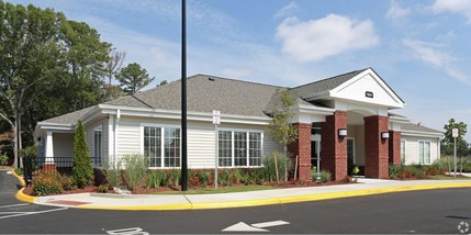 The Clairmont at Campostella Station in Norfolk, VA - Building Photo - Building Photo