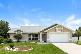 1138 Presque Isle Dr in Port Charlotte, FL - Building Photo