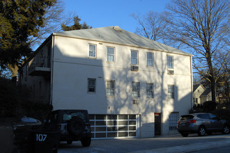 325 Haverford Ave in Narberth, PA - Foto de edificio - Building Photo