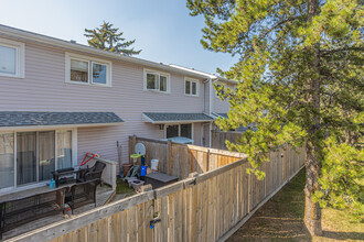 Ormsby Place Condominiums in Edmonton, AB - Building Photo - Building Photo