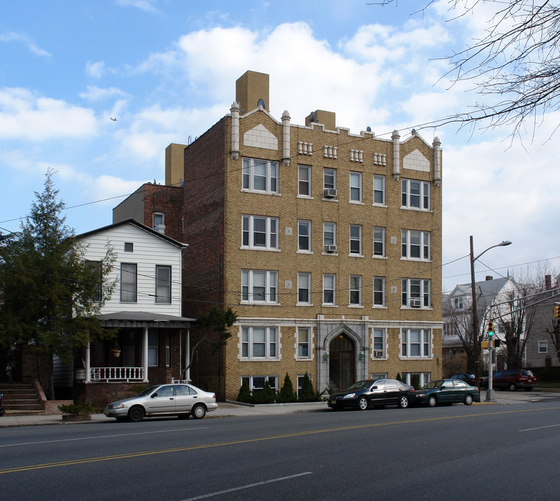 894 Kennedy Blvd in Bayonne, NJ - Foto de edificio