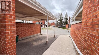 403 Keats Way in Waterloo, ON - Building Photo - Building Photo