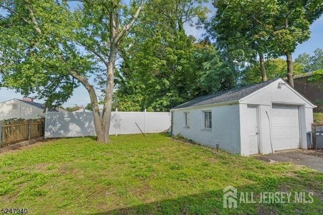 67 Woodland Ave in Woodbridge Township, NJ - Building Photo - Building Photo