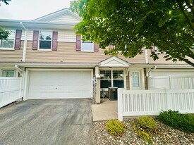 10833 Kingsfield Ln in Woodbury, MN - Building Photo