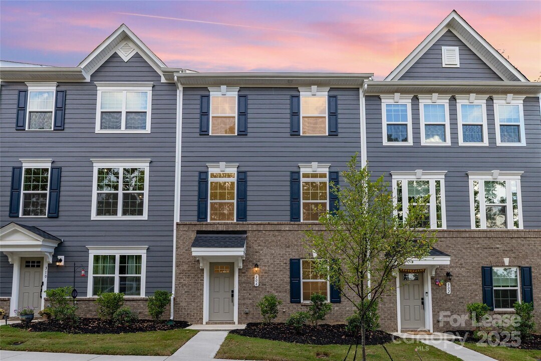 306 New Gallant Dr in Stallings, NC - Building Photo
