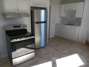 10 Flint St, Unit 2 in Lynn, MA - Building Photo - Building Photo