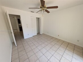 915 Turtle Cove Ln in Vero Beach, FL - Foto de edificio - Building Photo