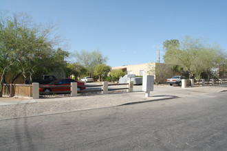 Bellevue Apartments in Tucson, AZ - Foto de edificio - Building Photo