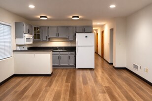 1361 1/2 W Adams Blvd in Los Angeles, CA - Building Photo