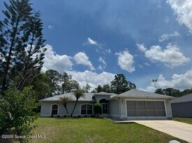 710 Avalon St SE in Palm Bay, FL - Building Photo