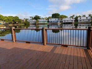 1371 NE 40th Pl in Oakland Park, FL - Building Photo - Building Photo