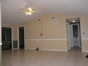 3208 Russett Dr in Tampa, FL - Building Photo - Building Photo