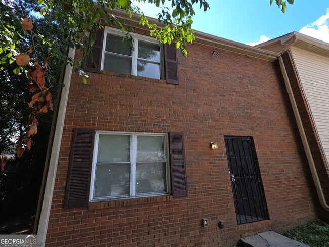 904 Holden Ln in Atlanta, GA - Building Photo - Building Photo