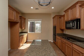 5610 W Desperado Way in Phoenix, AZ - Building Photo - Building Photo