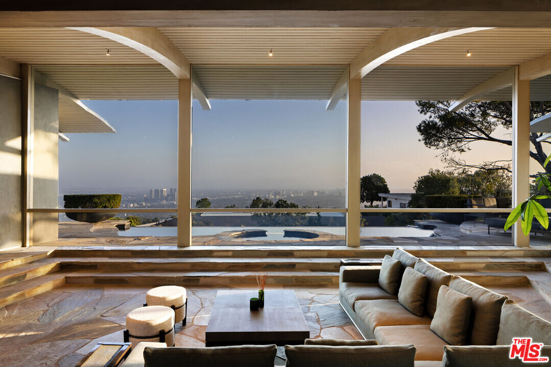 624 Cole Pl in Beverly Hills, CA - Building Photo