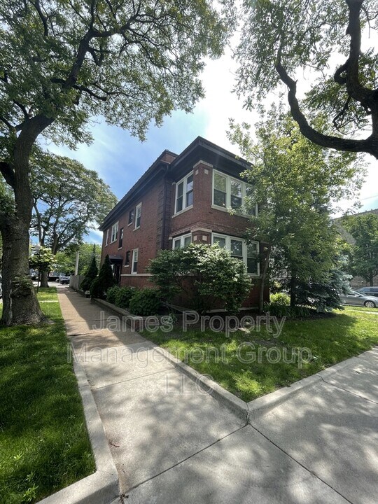 5669 N Magnolia Ave in Chicago, IL - Building Photo