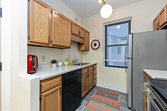 1100 Beacon St, Unit 3B in Brookline, MA - Building Photo - Building Photo