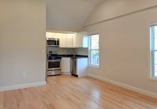 44 Cogswell Ave, Unit 2 in Cambridge, MA - Building Photo - Building Photo