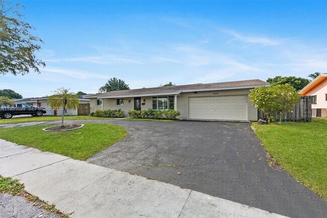 7400 NW 15th St in Plantation, FL - Building Photo - Building Photo