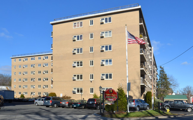 Newport Towers West in Harrison, NY - Building Photo - Building Photo