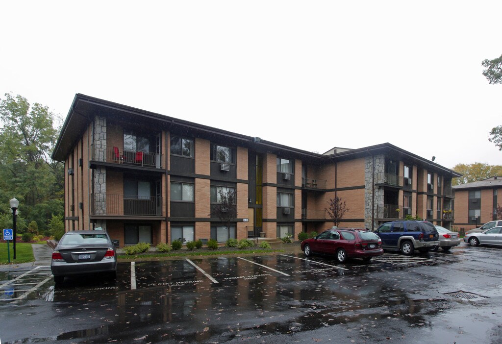 Oakwood Apartments New Windsor, NY Apartments For Rent