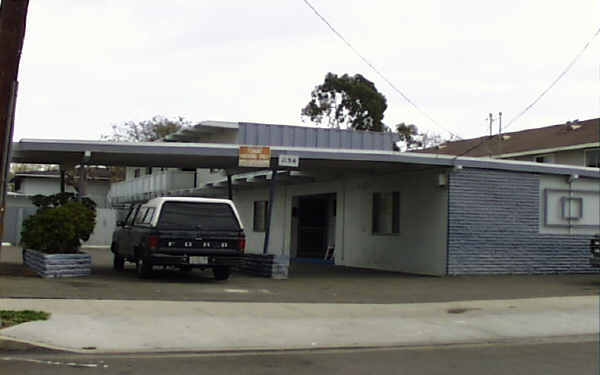 1136 N West St in Anaheim, CA - Building Photo - Building Photo