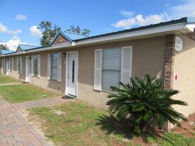 1104 W 19th Ct in Lynn Haven, FL - Building Photo