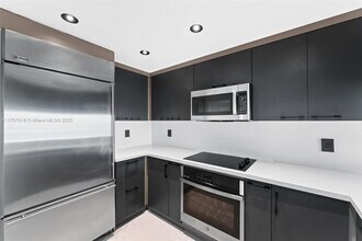 540 West Ave, Unit # 2211 in Miami Beach, FL - Building Photo - Building Photo