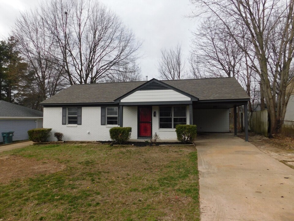 8229 Ashbrook Dr in Southaven, MS - Building Photo