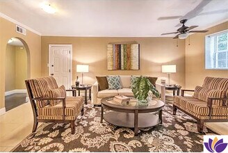 11419 Sunshine Ter in Studio City, CA - Foto de edificio - Building Photo