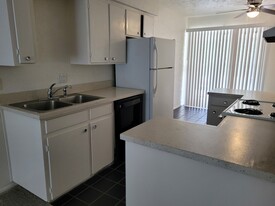 4220 Cole Avenue in Dallas, TX - Building Photo